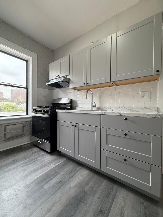 Building Photo - 645 Summer Ave