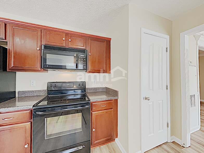 Building Photo - 1056 Lakewalk Dr