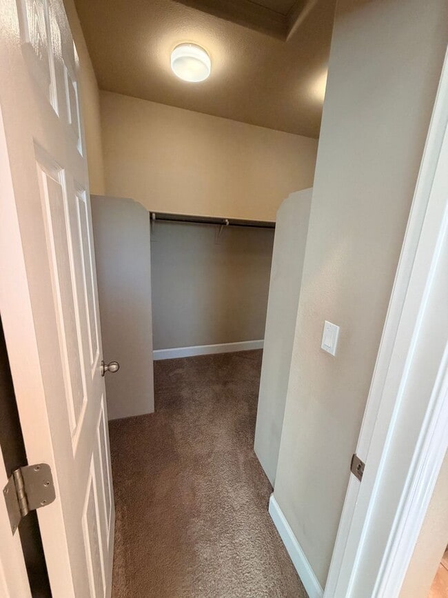 Building Photo - 1587 Manzanita Way