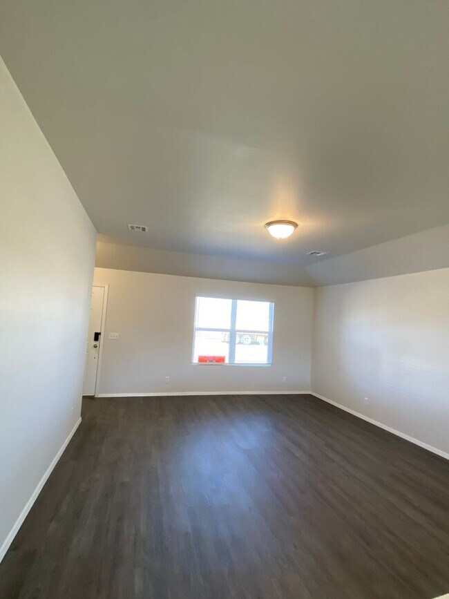Building Photo - *NOW PRELEASING* Three Bedroom | Two Bath Home in East Village