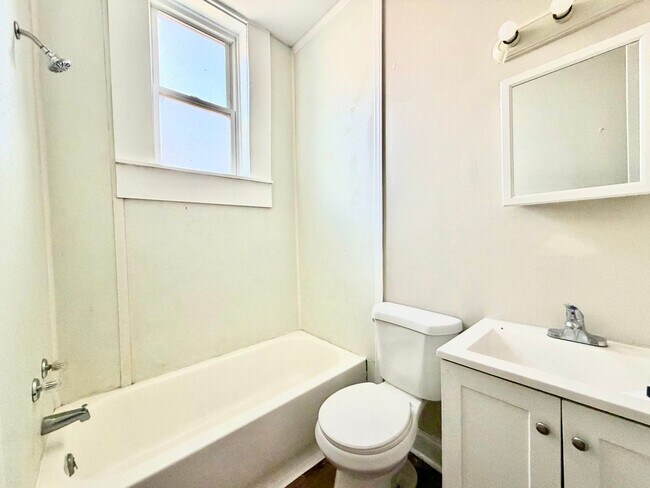 Building Photo - 3640 Reading Rd