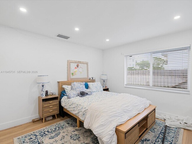 Building Photo - 6510 SW 59th Pl