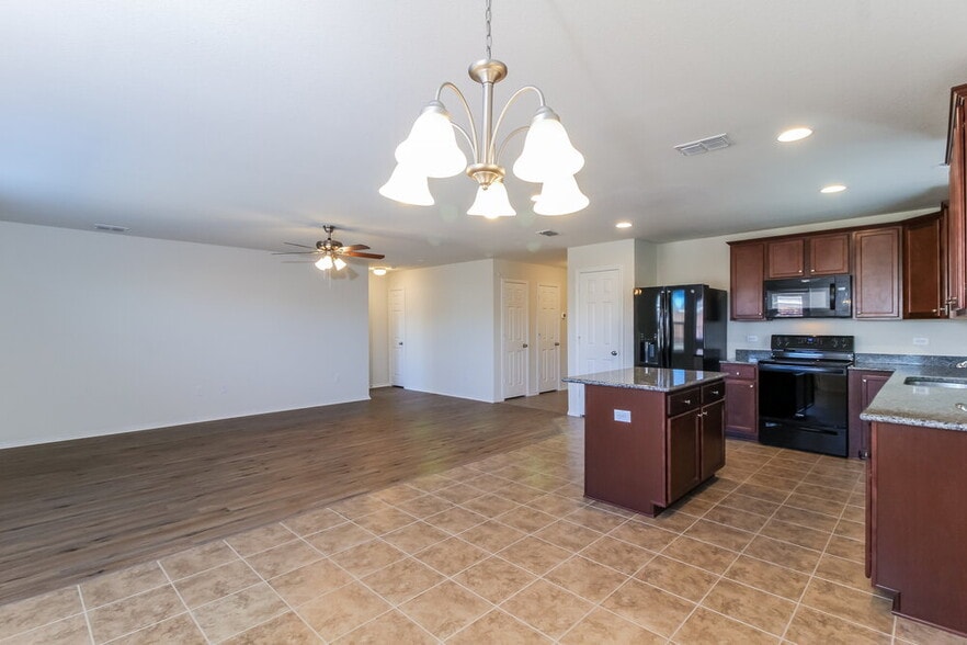 Building Photo - 1449 Vernon Dr