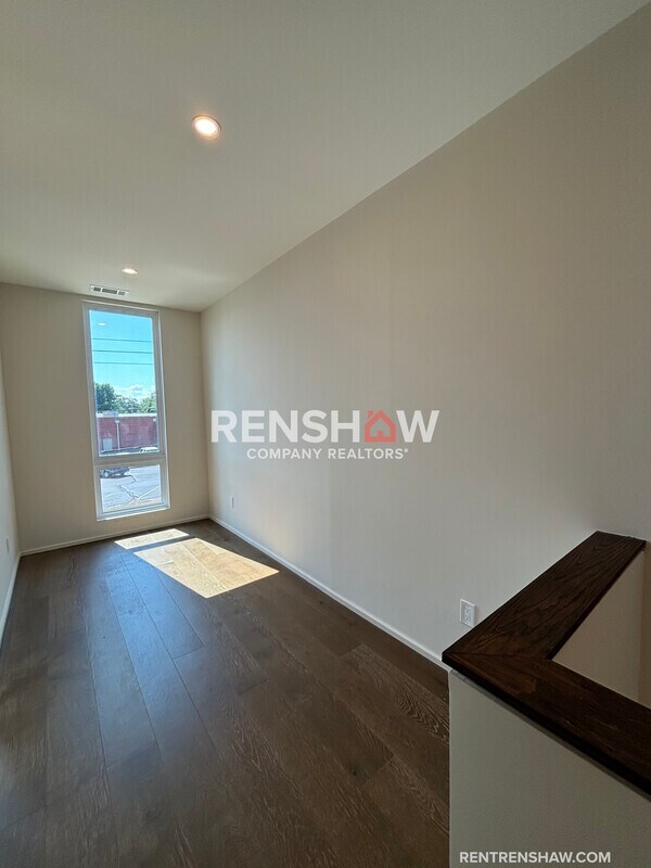 Building Photo - 38 Angelus St