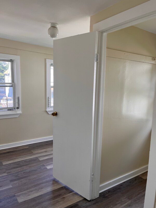 Building Photo - 127 Sargeant St