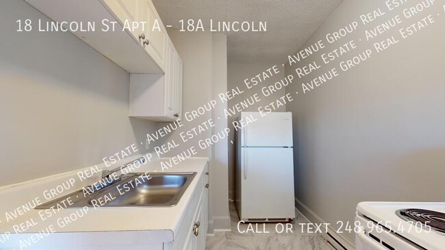 Building Photo - 18A Lincoln St - Spacious 1Bed/1Bath Apart...