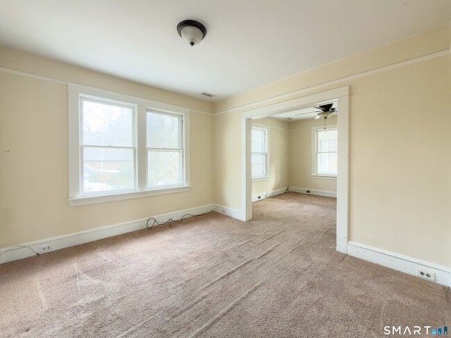 Building Photo - 72 Roosevelt Ave