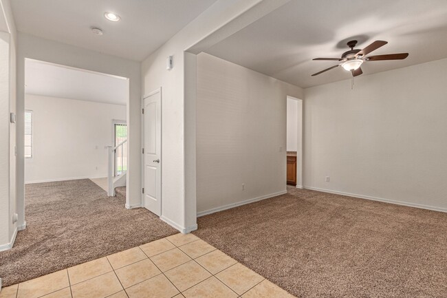 Building Photo - SPACIOUS 4BR/3BA in Peoria!