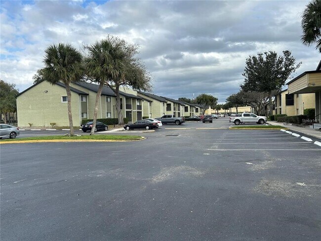 Building Photo - 946 N Lake Destiny Rd