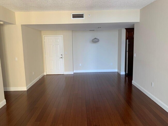 Building Photo - 255 Evernia St