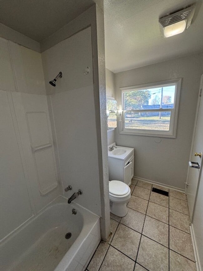 Building Photo - 6335 Bittersweet Dr