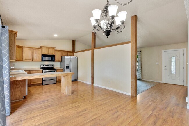 Building Photo - 3020 Avondale Dr