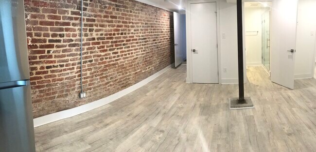 Building Photo - 437 Kenyon St NW