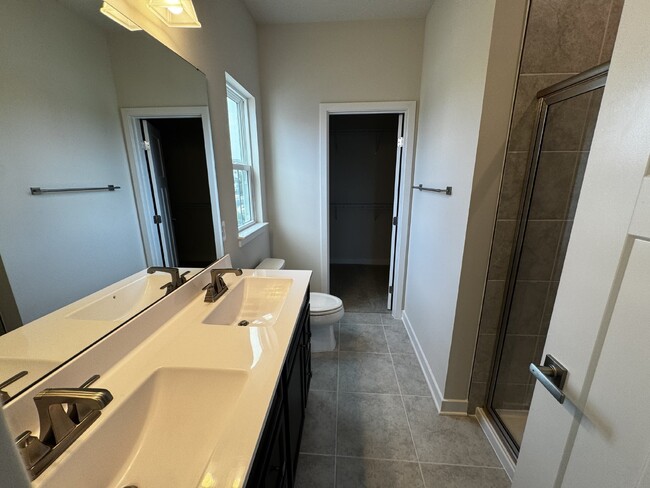 Building Photo - 3 Bed / 2.5 Bath Brand New Townhouse (Avai...