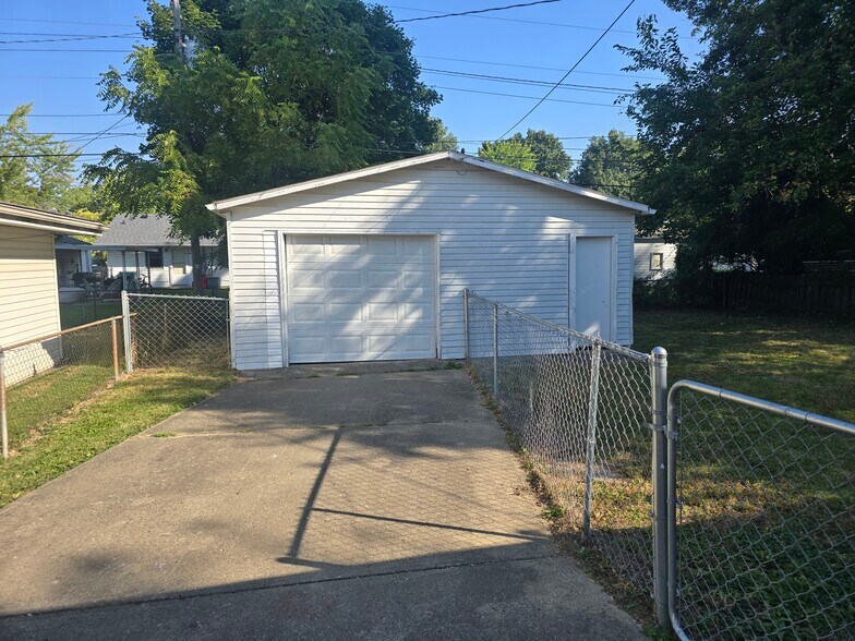 Building Photo - 2618 Horton Dr