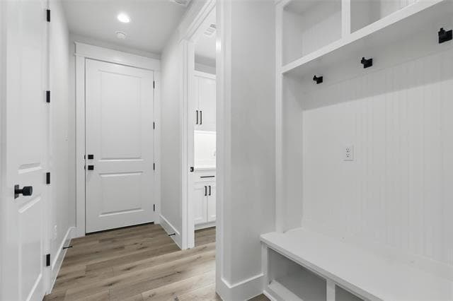 Building Photo - 1000 Hennesay Pk