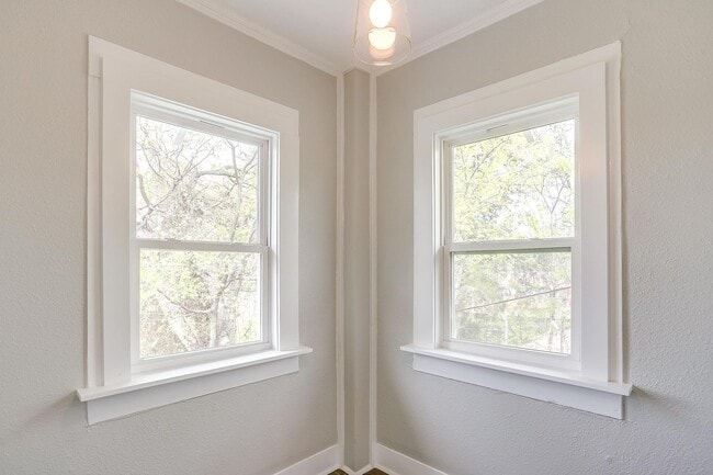 Building Photo - Beautifully Remodelled 1922 Home- Duplex- Upstairs Unit-  3 Bedroom, 2 Bath- 2 Miles from TCU-  7...