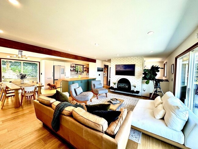 Building Photo - Rental with Views of Utsalady Bay and Mt B...