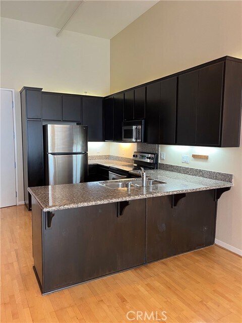 Building Photo - 175 S Lake Ave