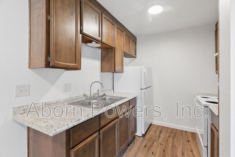 Building Photo - 1221 B St