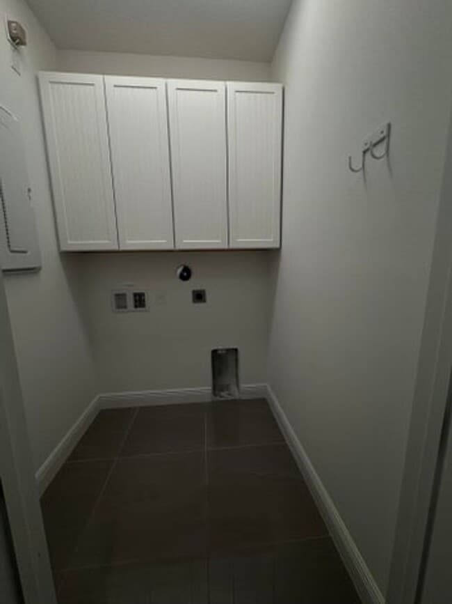 Building Photo - 615 Windward Cir N