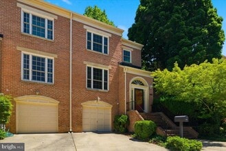 Building Photo - 1433 McLean Mews Ct
