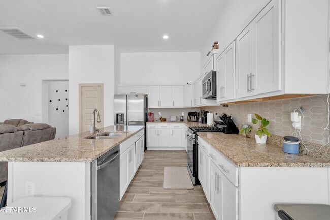 Building Photo - 12614 Amesbury