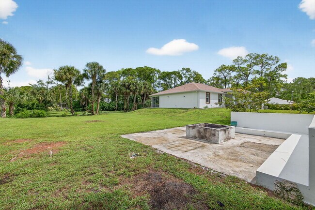 Building Photo - 16215 83rd Pl N