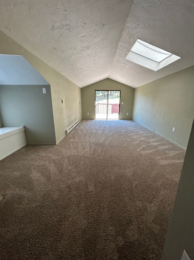Building Photo - Updated Carmel Valley Home For Rent