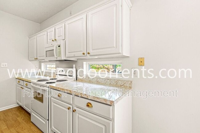 Building Photo - 679 Mountain Pine Dr