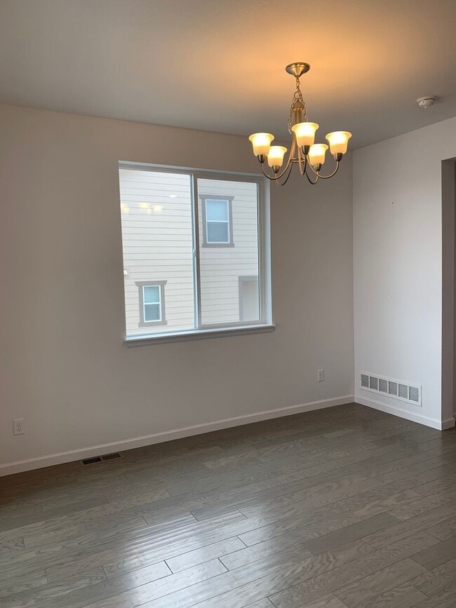 Building Photo - Beautiful Townhome In Monument With Two Ma...