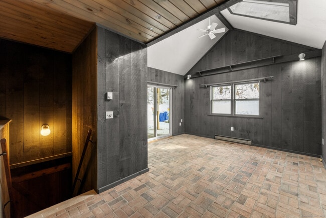 Building Photo - 52B Fuller Mountain Rd