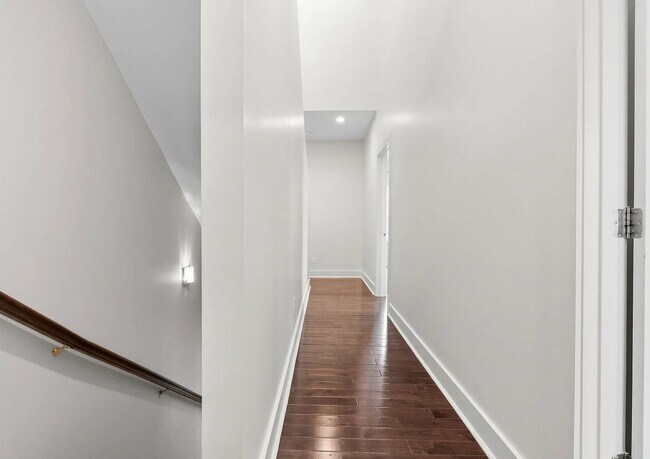 Building Photo - 1240 2nd Ave S