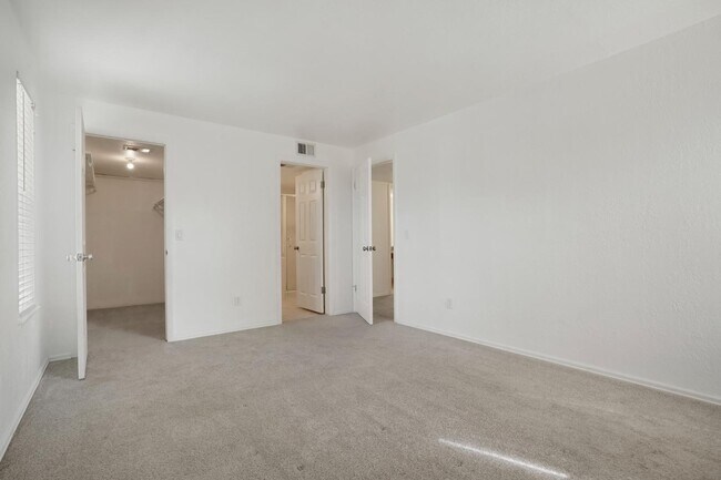 Building Photo - 14120 E Temple Dr