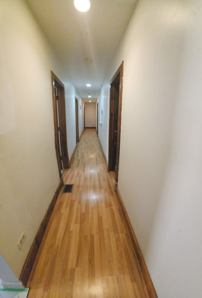 Building Photo - 4328 N Kenmore Ave