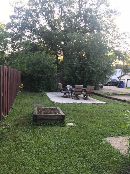 Building Photo - 415 9th St S