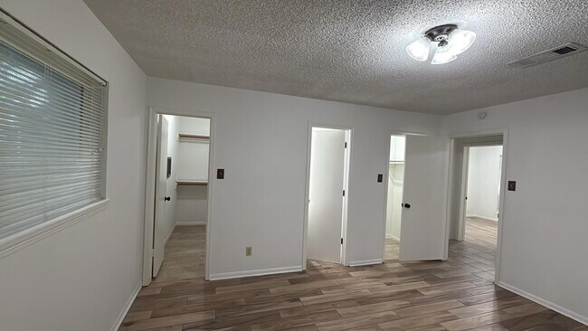 Building Photo - 8230 Amurwood Dr
