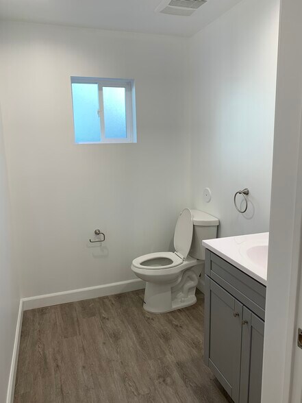 Guest bathroom - 14727 Friar St