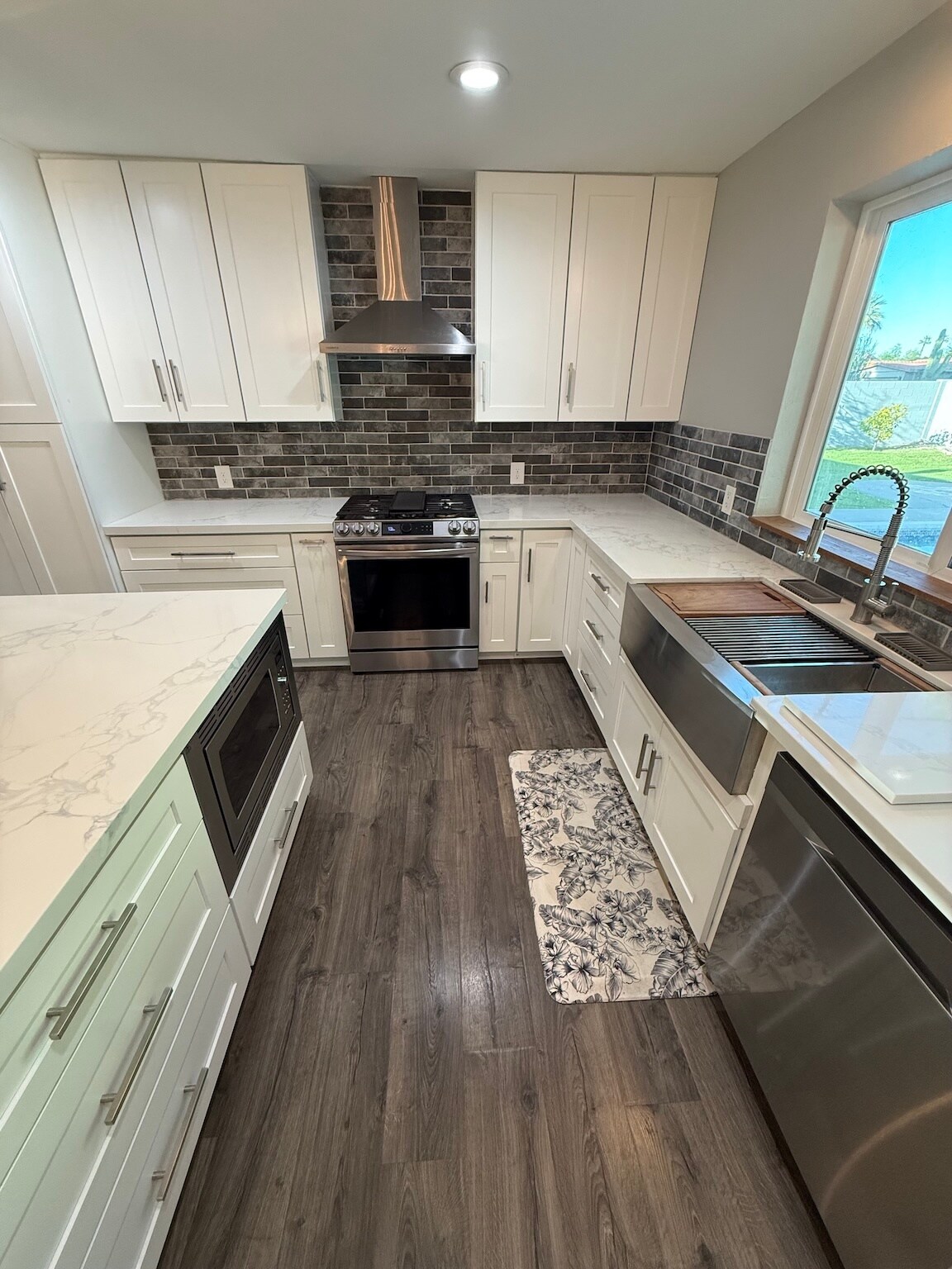 Building Photo - 8161 N 1st Dr