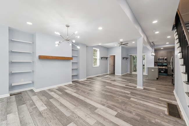 Building Photo - 305 N Graham**