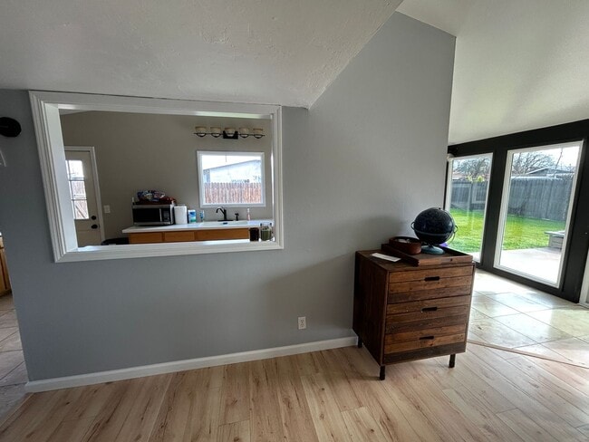 Building Photo - Updated in North Hanford