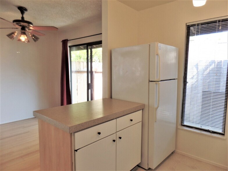 Building Photo - 127 Shadow Mountain Ct
