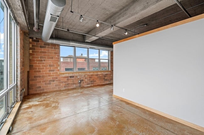 Building Photo - 901 N 3rd St