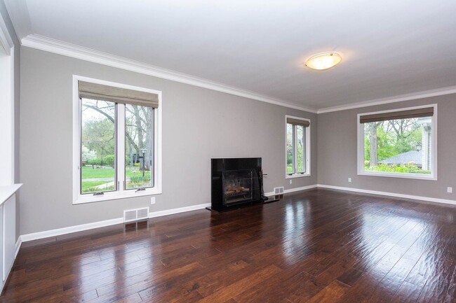 Building Photo - SOPHISTICATED COMFORT in HISTORIC FRANKLIN