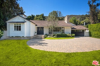 Building Photo - 2107 Coldwater Canyon Dr
