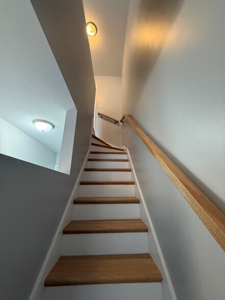 Building Photo - 744 W Gordon Ter