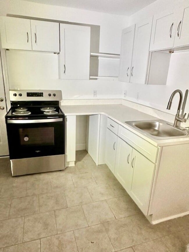 Building Photo - Recently Renovated 2 Bedroom 1 Bath Home AVAILABLE NOW . ($500 OFF IF MOVEIN BY April 15, 2026)