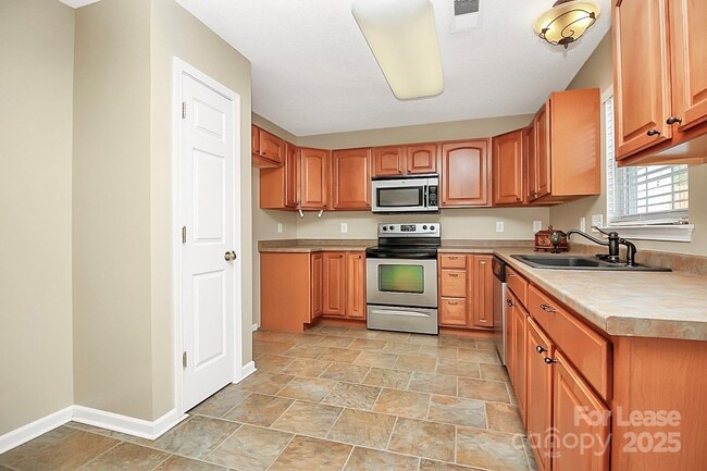 Building Photo - 7115 Simbrah Way