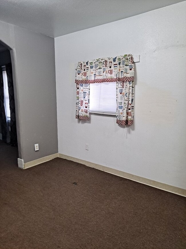 Building Photo - ALL PROSPECTIVE TENANTS MUST SUBMIT A $58 NON-REFUNDABLE APPLICATION FEE PER APPLICANT ONLINE AND...