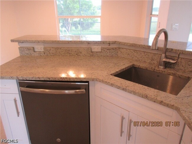 Building Photo - 918 NE 13th St